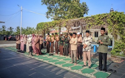 Kegiatan Rutin Hari Jum’at, Literasi Qur’an Surat Yaasin dan Do’a Bersama. SMKN 5 Kuningan
